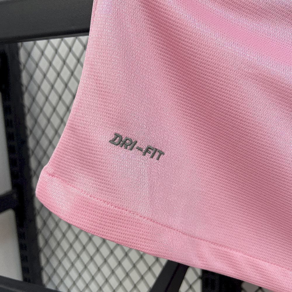 Santos FC 12/13 Retro Pink Kit