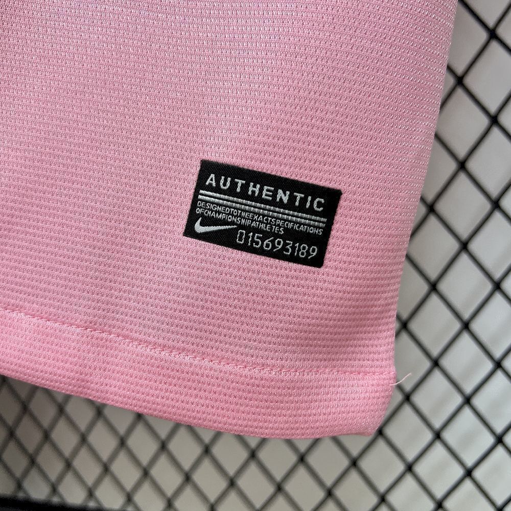 Santos FC 12/13 Retro Pink Kit